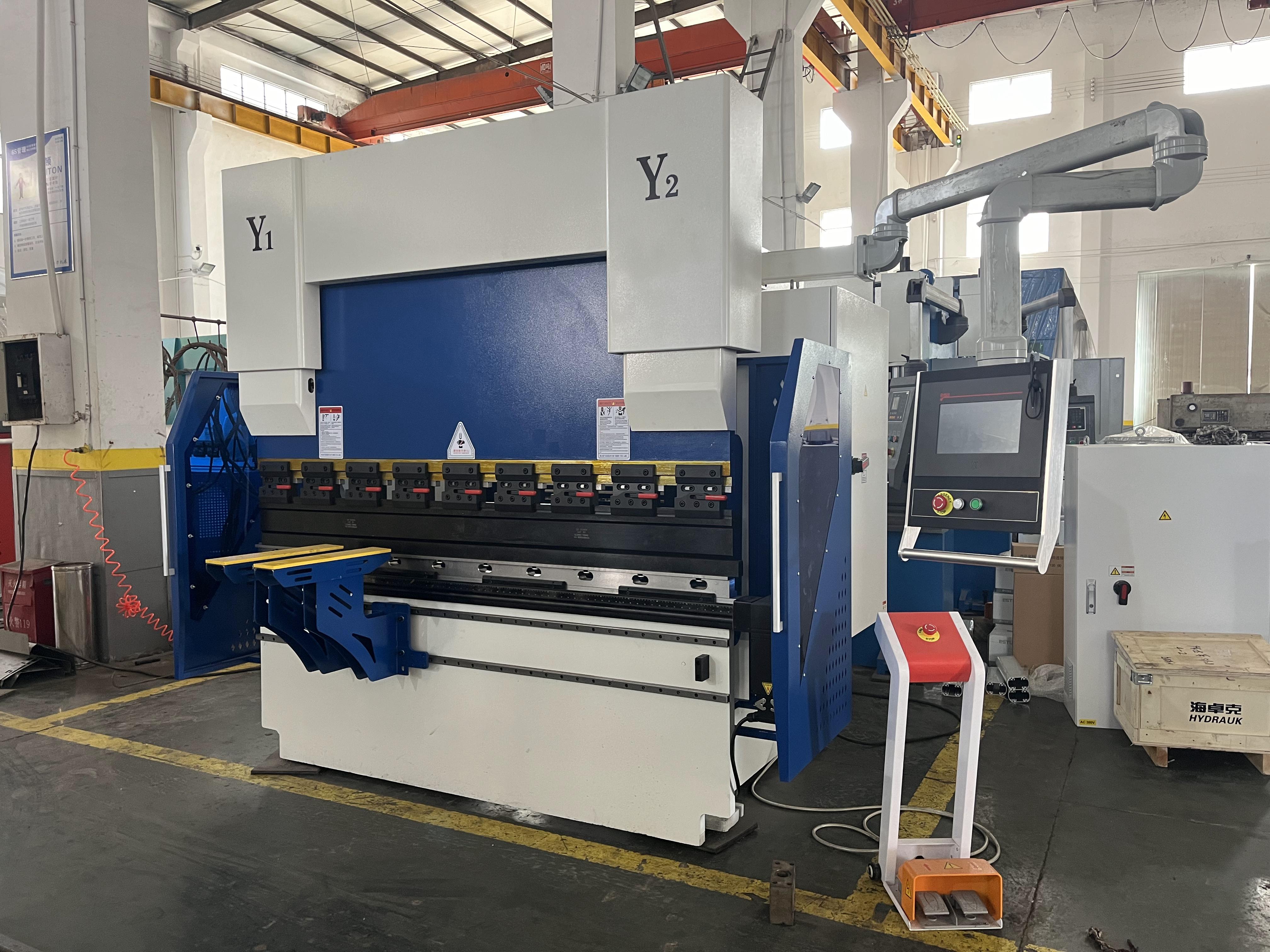 CNC HYDRAULIC PRESS BRAKE 40T2500 MM WITH ESA 630 4+1 AIXS