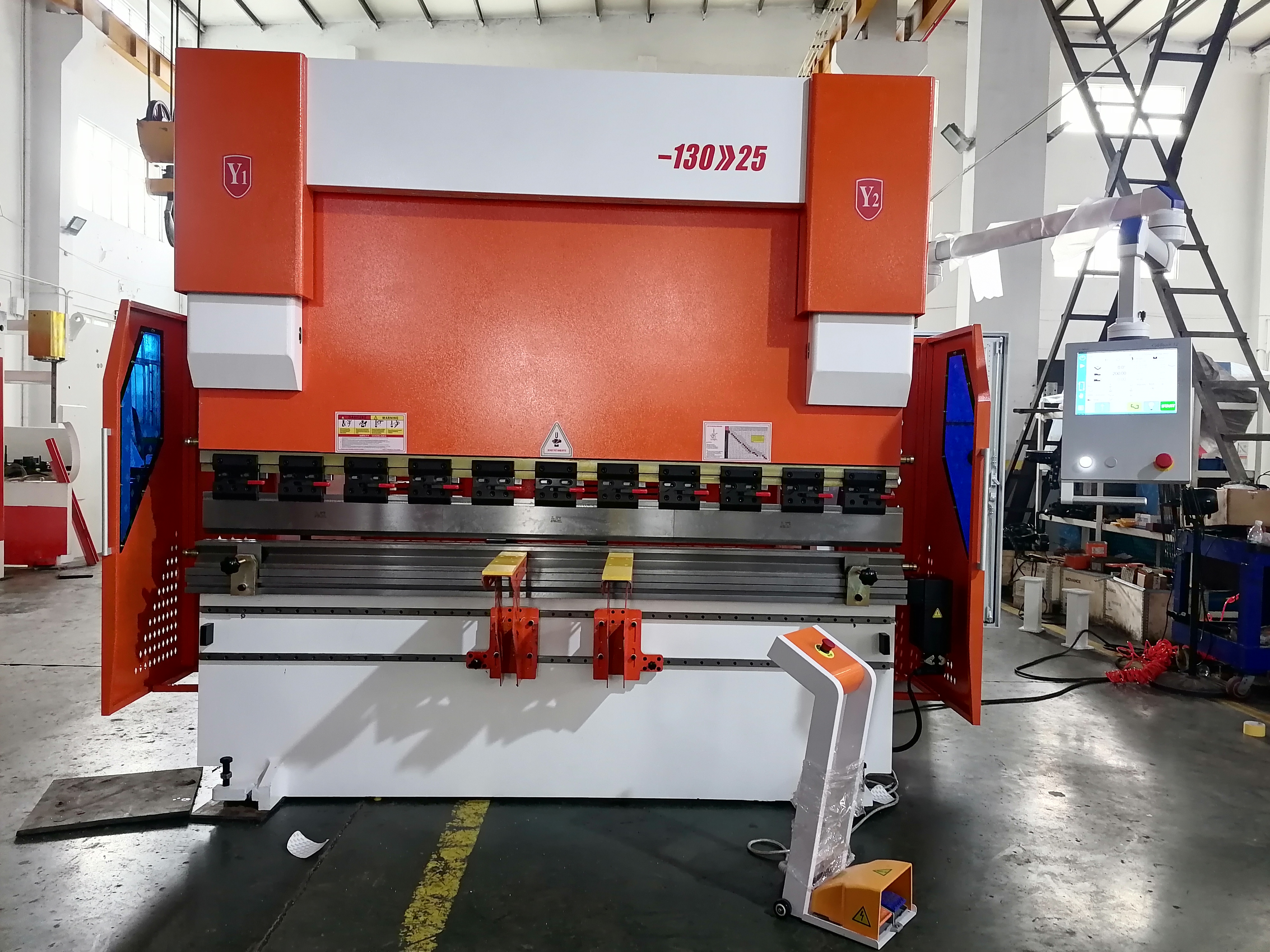 CNC HYDRAULIC PRESS BRAKE 170T3200 MM WITH CYBELEC CT12 4+1 AIXS