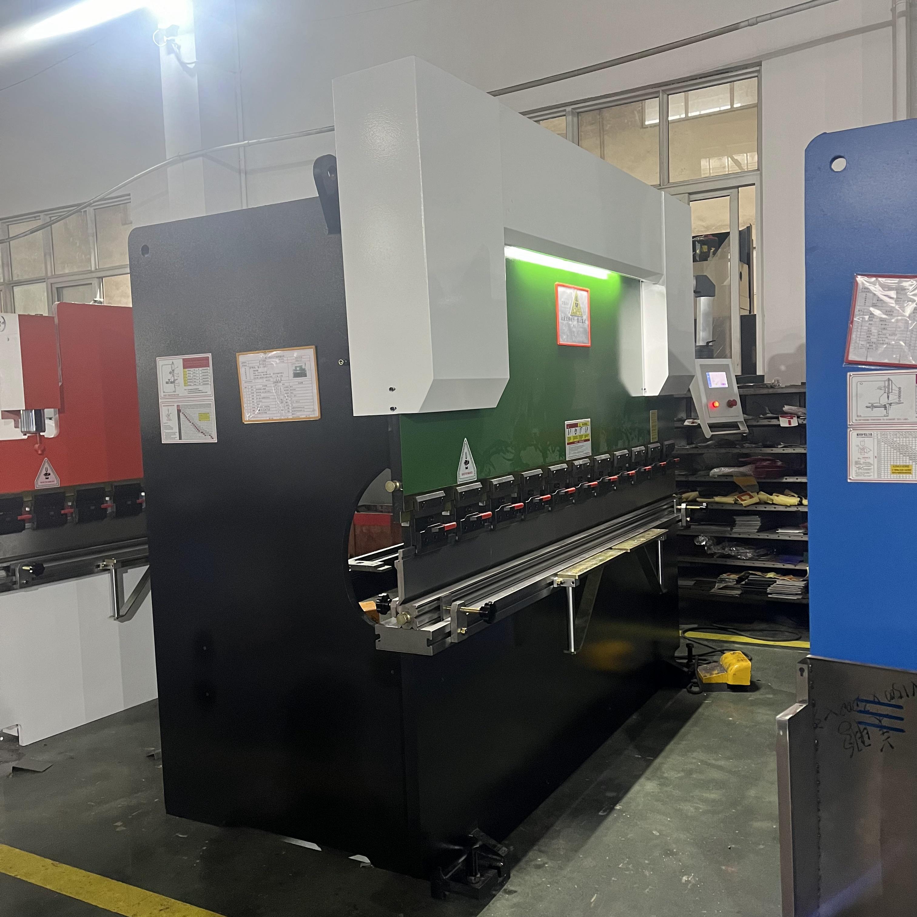 NC HYDRAULIC PRESS BRAKE WITH E22 SCREEN SYSTEM 80T2500